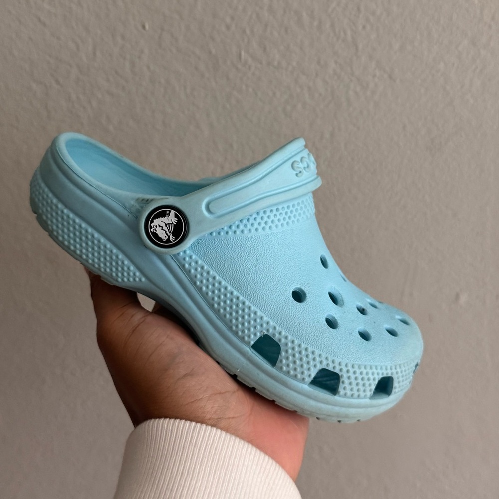 Worn Turquoise Crocs | Toddler 10C🐬